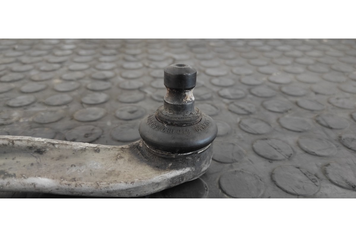Recambio de brazo derecho superior delantero para audi a4 berlina (8e) 1.9 tdi (96kw) referencia OEM IAM LM0  