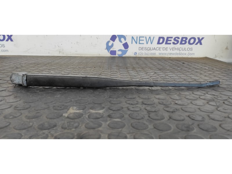 Recambio de brazo limpia delantero izquierdo para nissan terrano/terrano.ii (r20) 2.7 turbodiesel referencia OEM IAM 666LD  