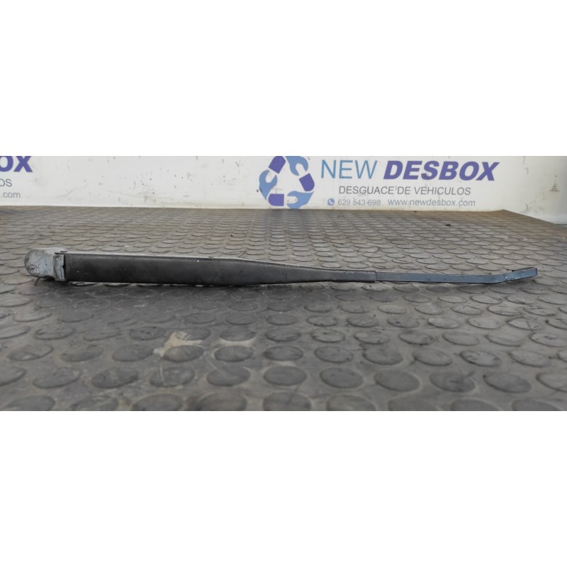 Recambio de brazo limpia delantero izquierdo para nissan terrano/terrano.ii (r20) 2.7 turbodiesel referencia OEM IAM 666LD  