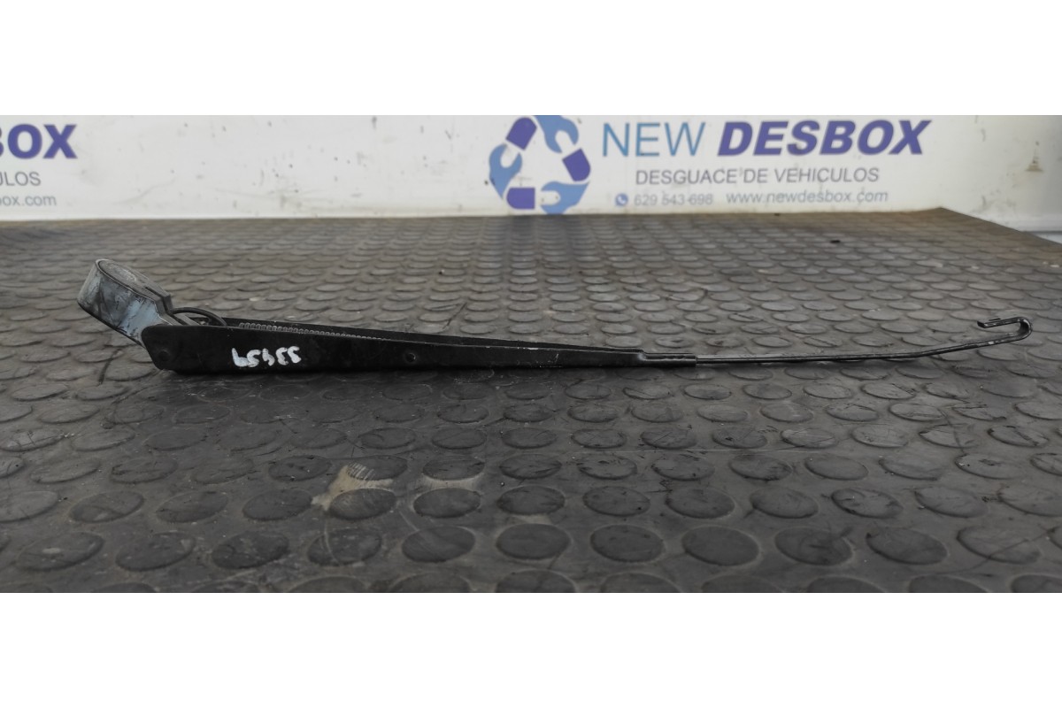 Recambio de brazo limpia delantero izquierdo para nissan terrano/terrano.ii (r20) 2.7 turbodiesel referencia OEM IAM 666LD  