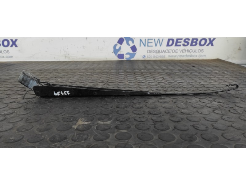Recambio de brazo limpia delantero izquierdo para nissan terrano/terrano.ii (r20) 2.7 turbodiesel referencia OEM IAM 666LD  