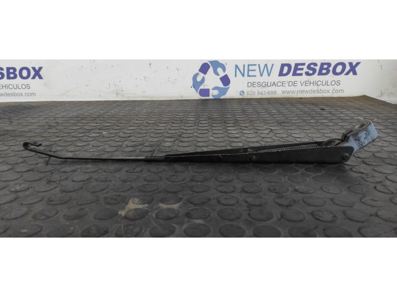 Recambio de brazo limpia delantero izquierdo para nissan terrano/terrano.ii (r20) 2.7 turbodiesel referencia OEM IAM 666LD  