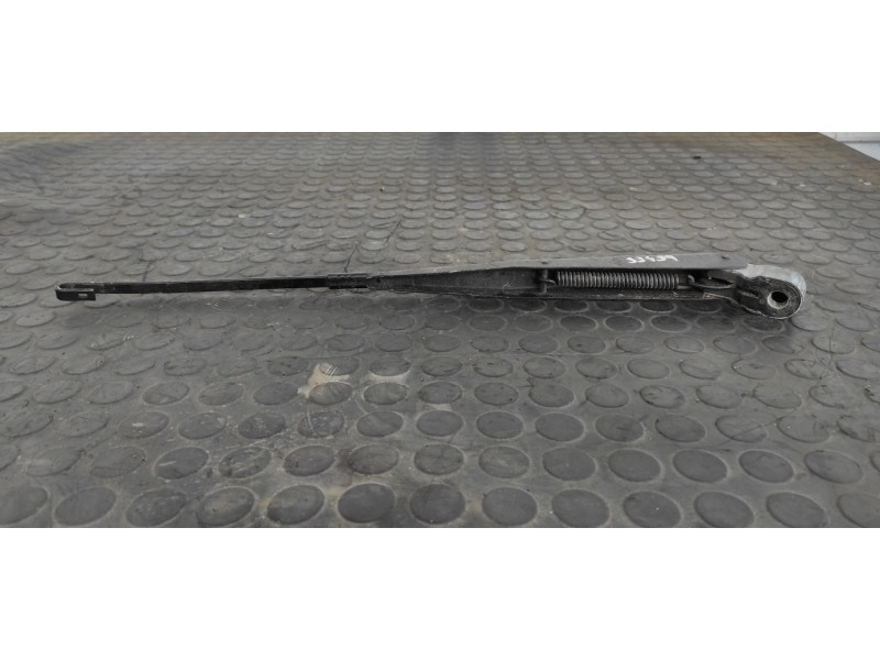 Recambio de brazo limpia delantero izquierdo para nissan terrano/terrano.ii (r20) 2.7 turbodiesel referencia OEM IAM 666LD  
