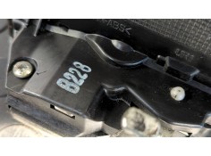 Recambio de cerradura puerta trasera derecha para toyota auris 1.4 turbodiesel cat referencia OEM IAM A046693   2