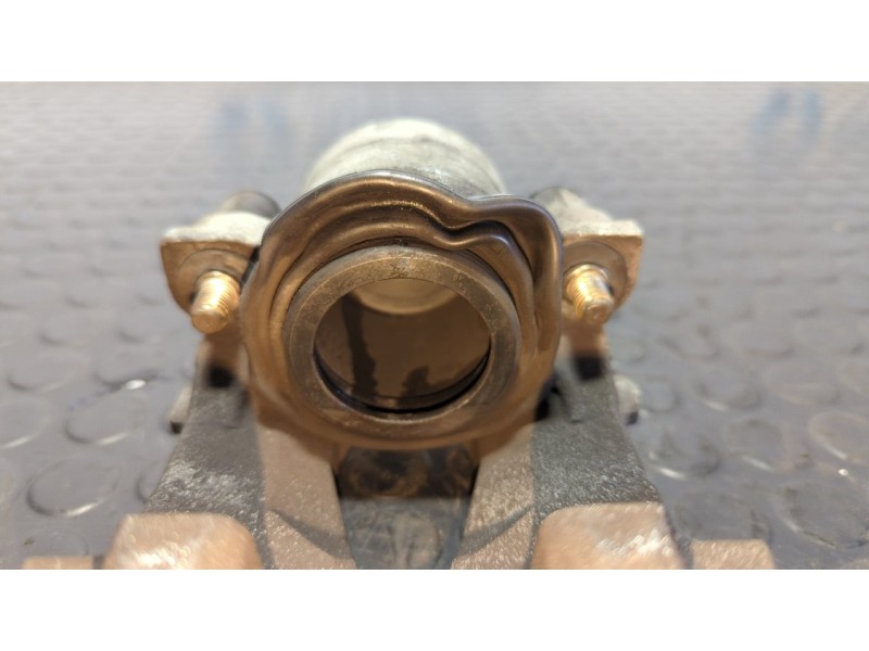 Recambio de pinza de freno delantera izquierda para volkswagen golf vi (5k1) rabbit referencia OEM IAM CN381DE  