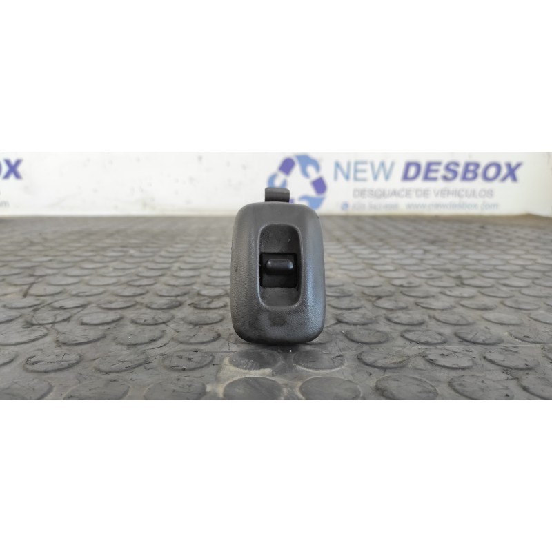 Recambio de mando elevalunas trasero derecho para nissan pick-up (d22) td doble cabina navara referencia OEM IAM 8296029700  