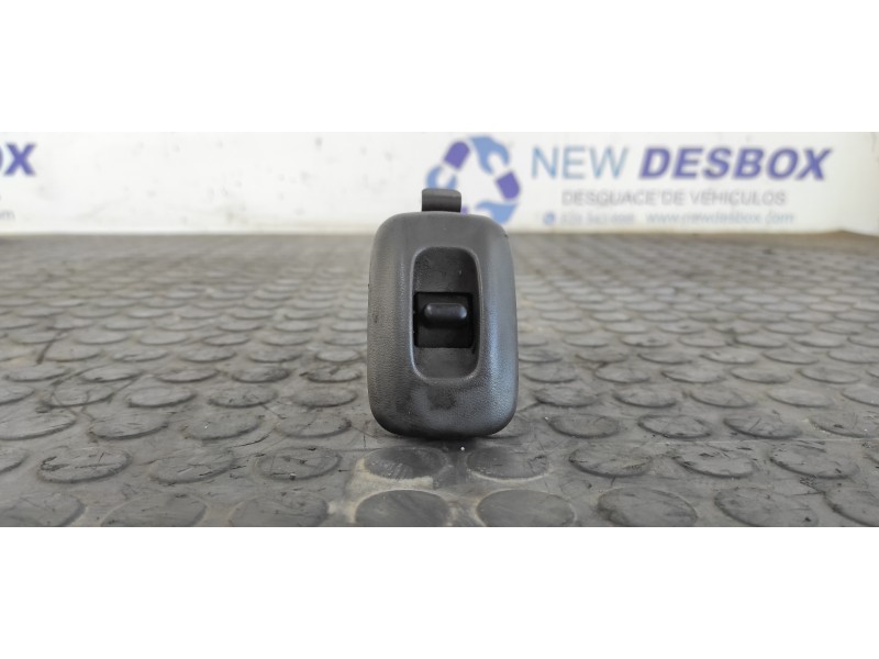 Recambio de mando elevalunas trasero derecho para nissan pick-up (d22) td doble cabina navara referencia OEM IAM 8296029700  