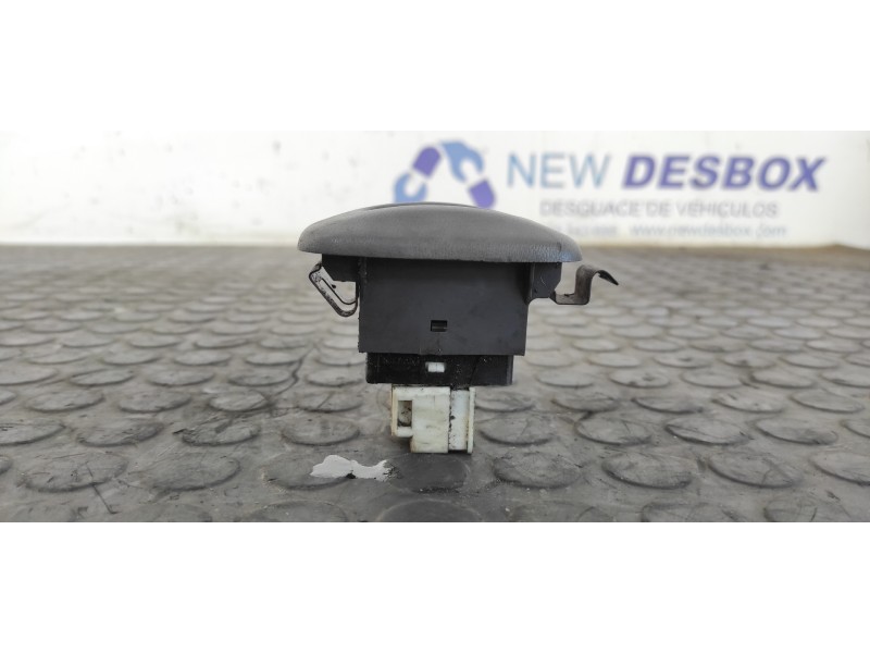 Recambio de mando elevalunas trasero derecho para nissan pick-up (d22) td doble cabina navara referencia OEM IAM 8296029700  