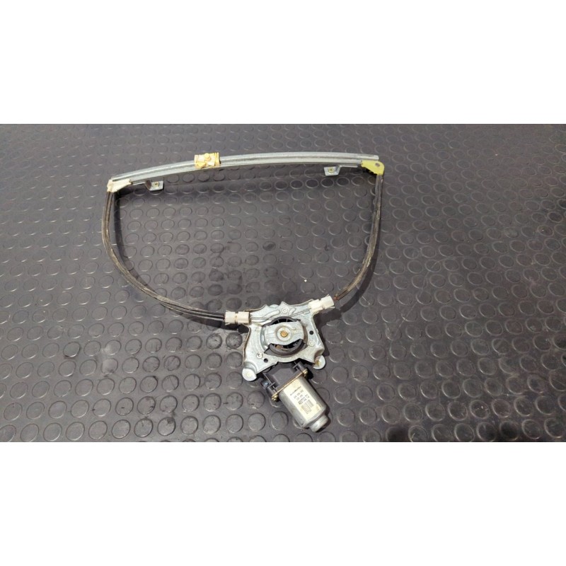 Recambio de elevalunas delantero derecho para renault clio ii fase ii (b/cb0) authentique referencia OEM IAM 117312  
