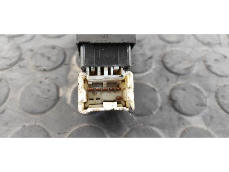 Recambio de mando elevalunas trasero derecho para nissan pick-up (d22) td doble cabina navara referencia OEM IAM 8296029700  