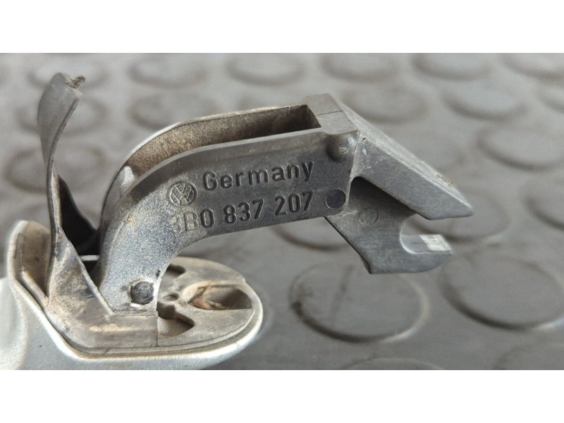 Recambio de maneta delantera derecha para audi tt (8n3/8n9) 1.8 t coupe (132kw) referencia OEM IAM 3B0837207  