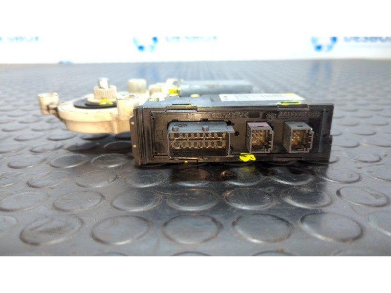 Recambio de motor elevalunas delantero derecho para citroen c5 berlina 2.0 hdi referencia OEM IAM 9637541380  