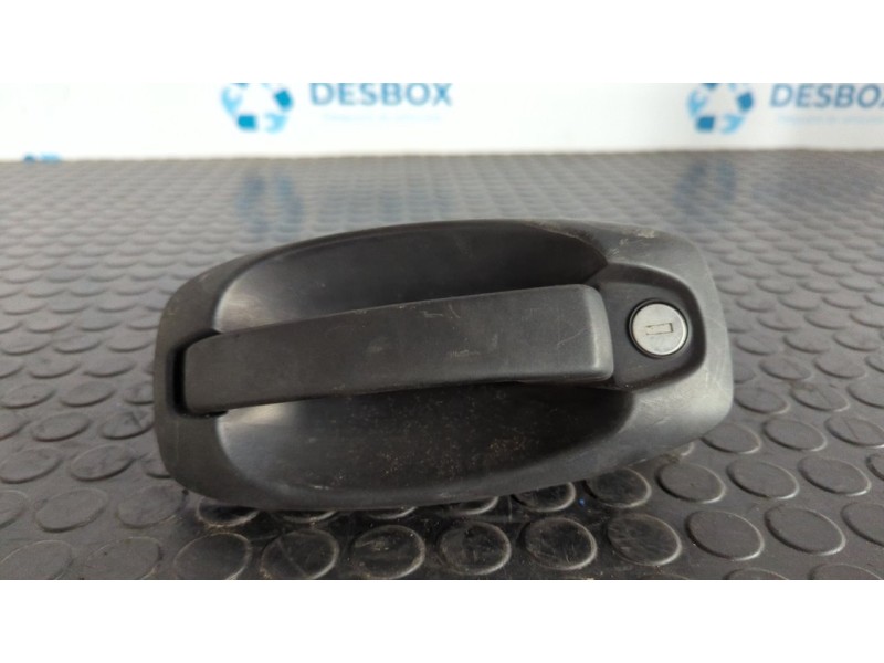 Recambio de maneta delantera izquierda para fiat fiorino 1.3 16v m-jet cat referencia OEM IAM 242557C  