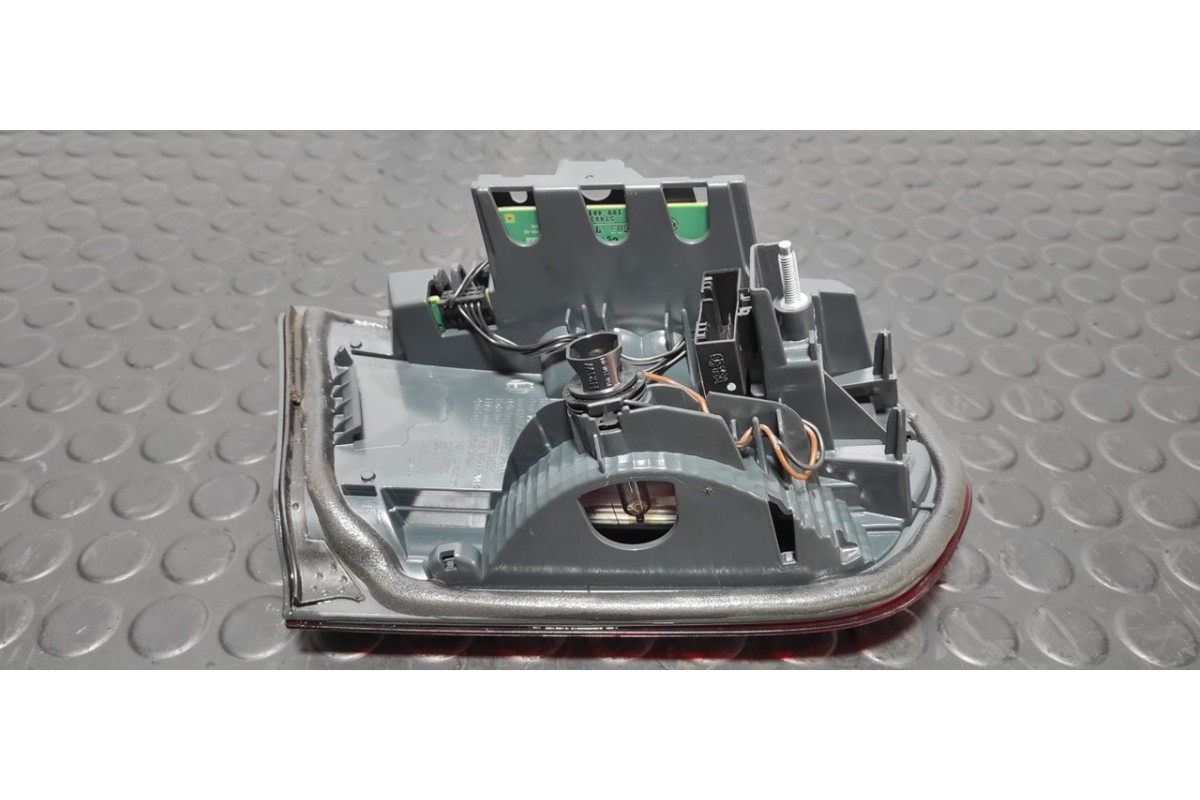 Recambio de piloto porton derecho para bmw serie 3 lim. (f30) 318d advantage referencia OEM IAM H8736912007  