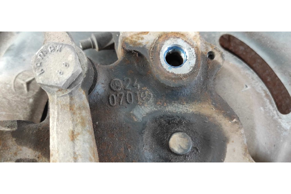Recambio de mangueta delantera izquierda para mercedes-benz clase e (w124) berlina 3.2 24v cat referencia OEM IAM 240701  