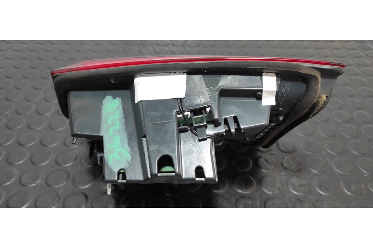 Recambio de piloto porton izquierdo para bmw serie 3 lim. (f30) 318d advantage referencia OEM IAM H7736911907  