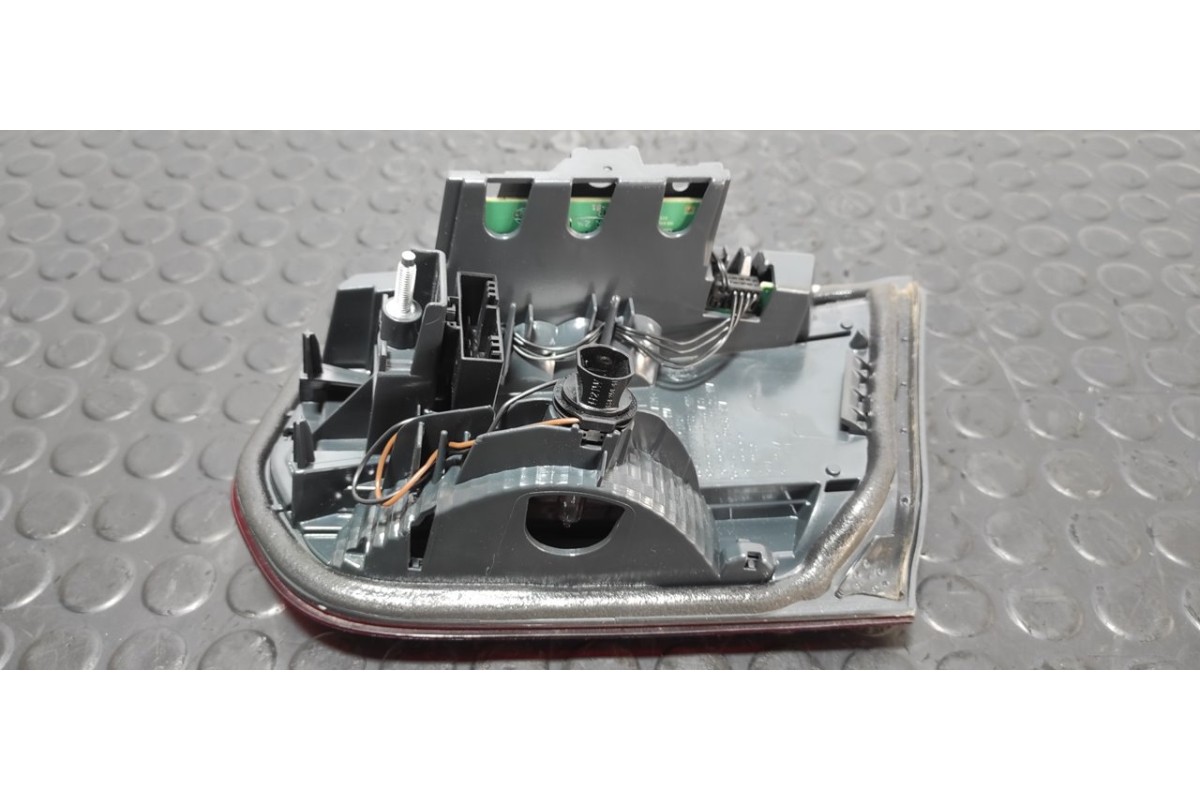 Recambio de piloto porton izquierdo para bmw serie 3 lim. (f30) 318d advantage referencia OEM IAM H7736911907  