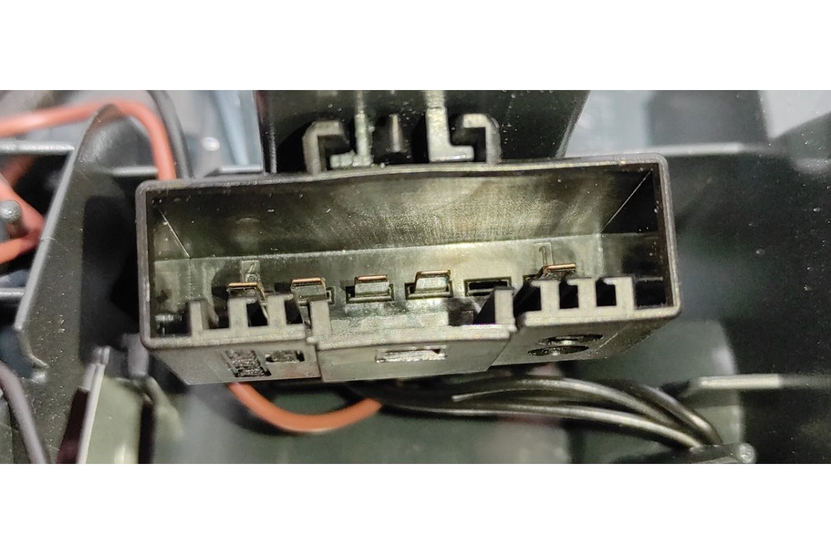Recambio de piloto porton izquierdo para bmw serie 3 lim. (f30) 318d advantage referencia OEM IAM H7736911907  
