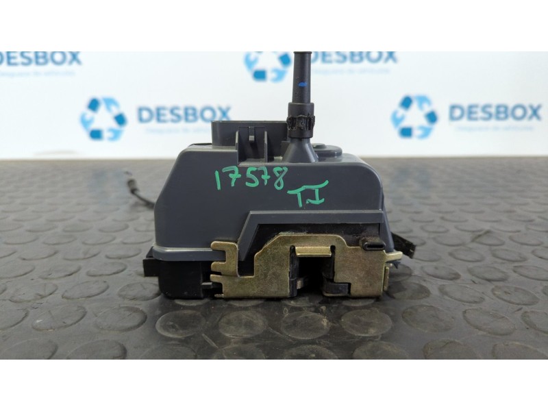 Recambio de cerradura puerta trasera izquierda para renault megane ii berlina 3p 1.6 cat referencia OEM IAM 8200212468  