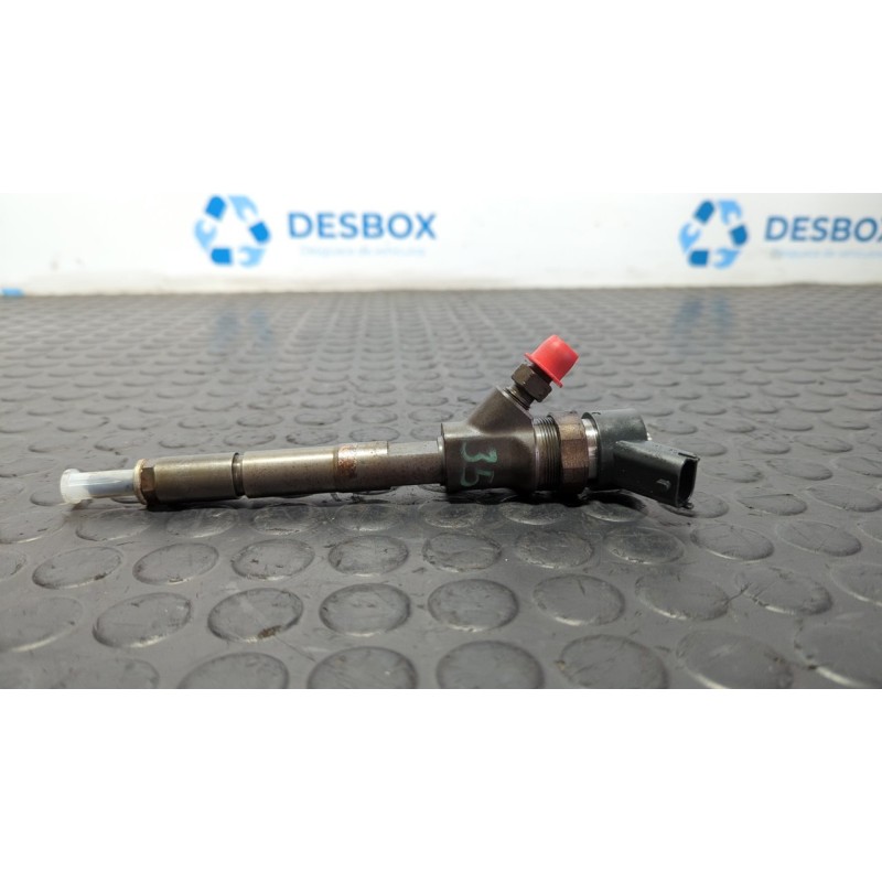 Recambio de inyector para toyota auris 1.4 turbodiesel cat referencia OEM IAM 2367033040  