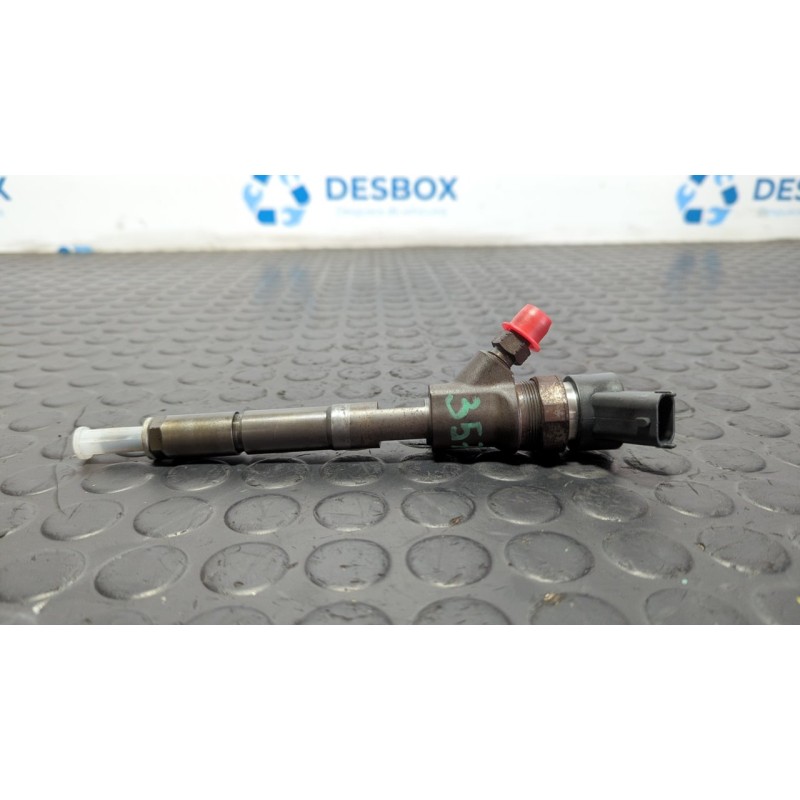 Recambio de inyector para toyota auris 1.4 turbodiesel cat referencia OEM IAM 2367033040  