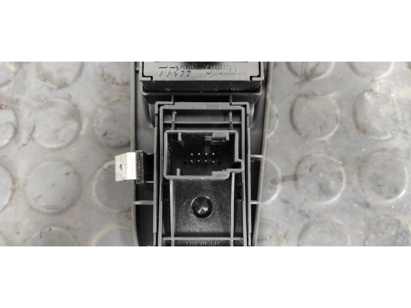 Recambio de mando elevalunas delantero izquierdo para fiat bravo (198) 1.6 16v multijet easy (77kw) referencia OEM IAM   