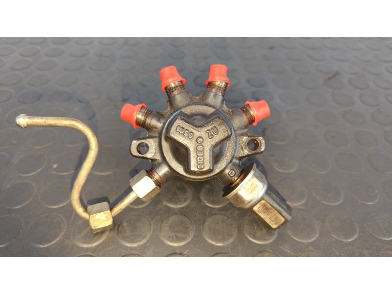 Recambio de rampa inyectora para renault megane ii berlina 3p confort authentique referencia OEM IAM 8200057345  