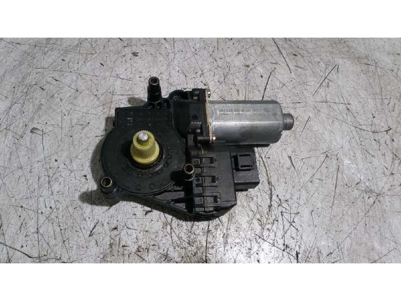 Recambio de motor elevalunas trasero izquierdo para audi a4 avant (b5) 1.9 tdi referencia OEM IAM 0130821787  