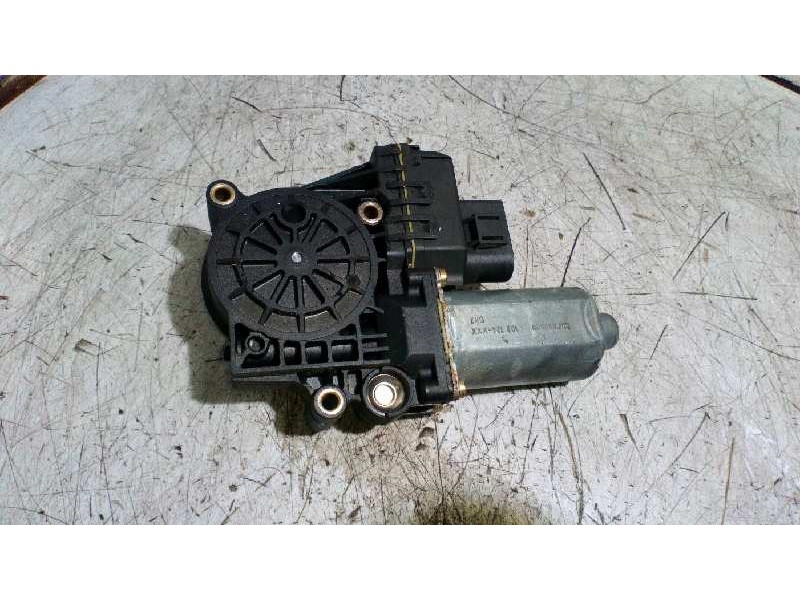 Recambio de motor elevalunas trasero izquierdo para audi a4 avant (b5) 1.9 tdi referencia OEM IAM 0130821787  