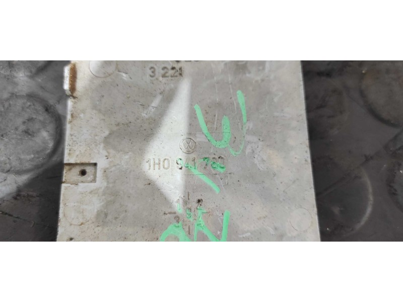 Recambio de piloto delantero derecho para volkswagen vento (1h2) gl referencia OEM IAM 1H0953156A  