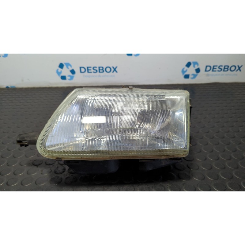 Recambio de faro izquierdo para citroen saxo 1.4 plaisir referencia OEM IAM 88205260  