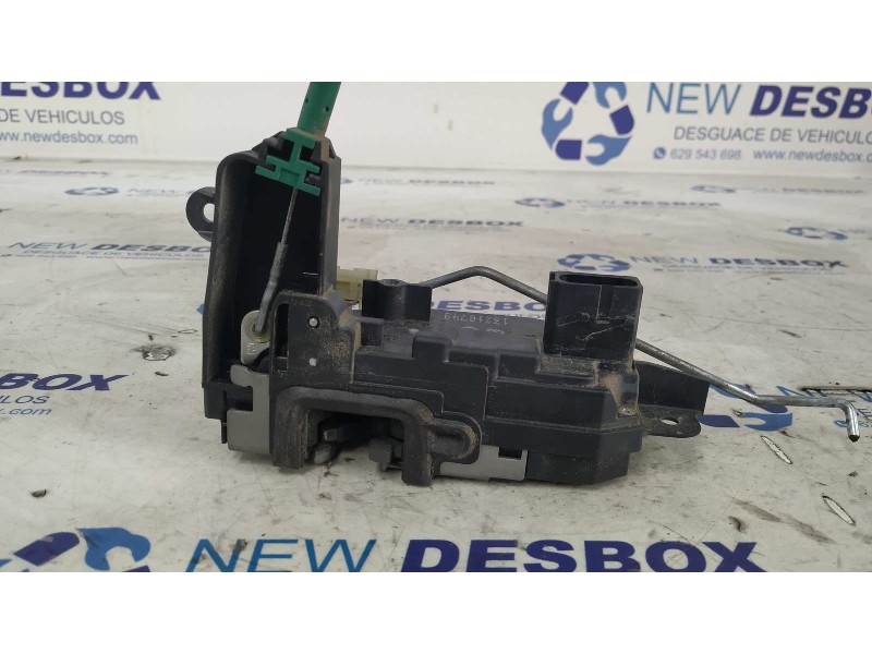 Recambio de cerradura puerta delantera derecha para opel astra h ber. 1.6 16v cat referencia OEM IAM 13210749  