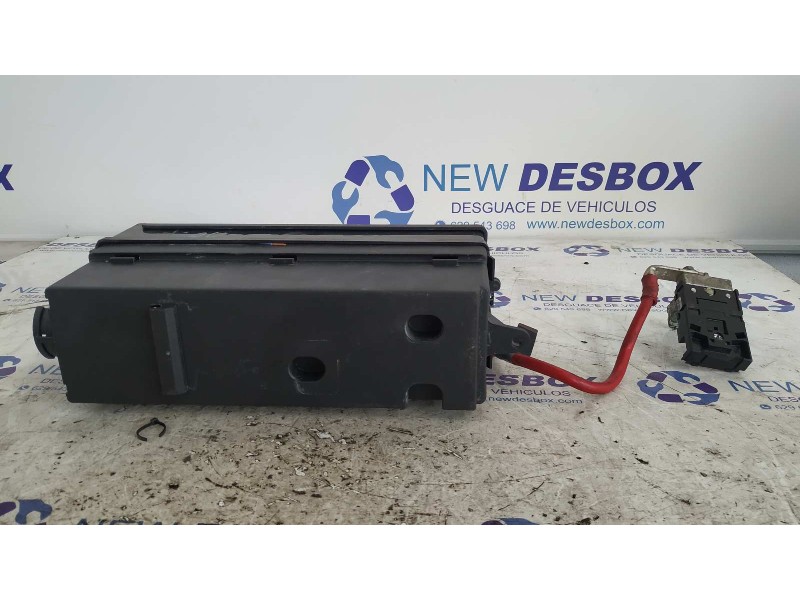 Recambio de caja reles / fusibles para land rover range rover sport v6 td hse referencia OEM IAM YQE500420SW  