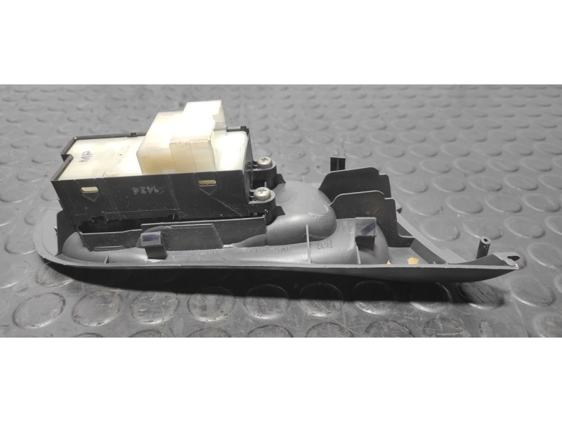Recambio de mando elevalunas delantero derecho para nissan almera (n16/e) acenta referencia OEM IAM 80961BM500  
