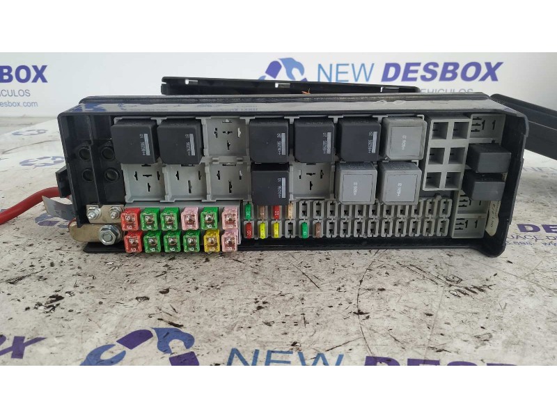 Recambio de caja reles / fusibles para land rover range rover sport v6 td hse referencia OEM IAM YQE500420SW  