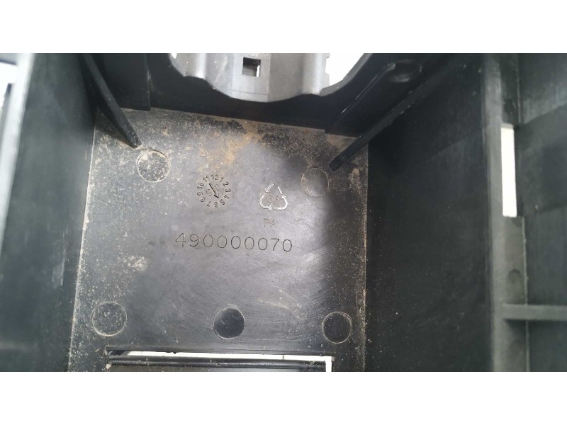 Recambio de caja reles / fusibles para land rover range rover sport v6 td hse referencia OEM IAM YQE500420SW  