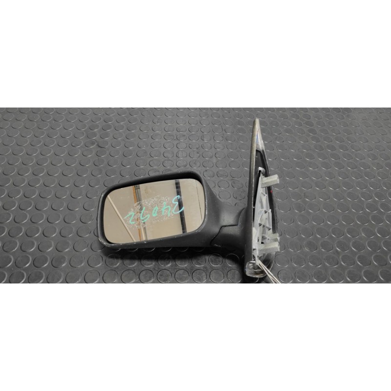 Recambio de retrovisor izquierdo para fiat punto berlina (176) 1.7 turbodiesel cat referencia OEM IAM 01704333401  