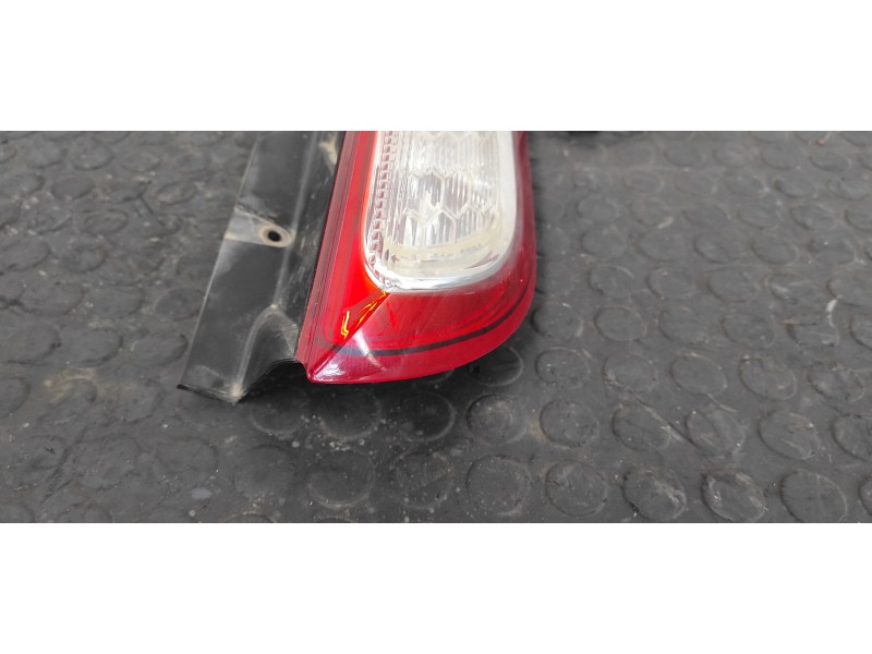 Recambio de piloto trasero derecho para ford focus lim. (cb4) 1.6 tdci cat referencia OEM IAM 8M5113404A  
