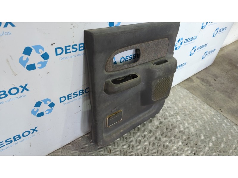 Recambio de guarnecido puerta trasera derecha para mitsubishi l 200 (k6/7) 2.5 turbodiesel referencia OEM IAM MR1177958042  
