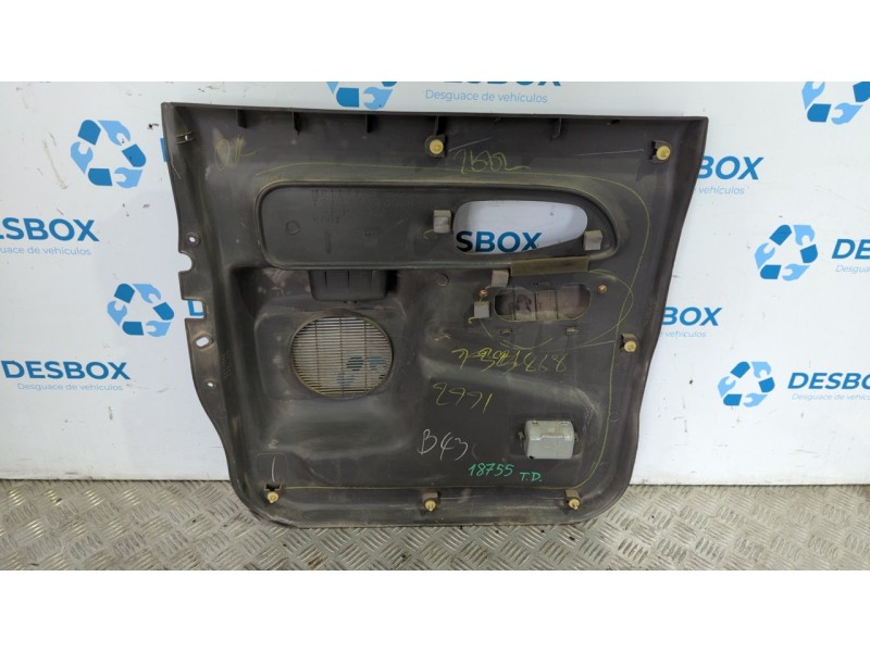 Recambio de guarnecido puerta trasera derecha para mitsubishi l 200 (k6/7) 2.5 turbodiesel referencia OEM IAM MR1177958042  