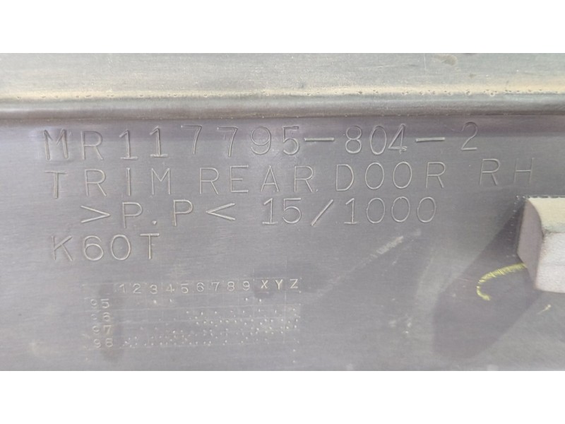 Recambio de guarnecido puerta trasera derecha para mitsubishi l 200 (k6/7) 2.5 turbodiesel referencia OEM IAM MR1177958042  