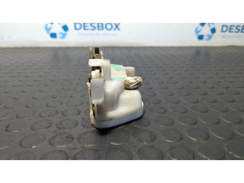 Recambio de cerradura puerta trasera derecha para mitsubishi l 200 (k6/7) 2.5 turbodiesel referencia OEM IAM 2RD  
