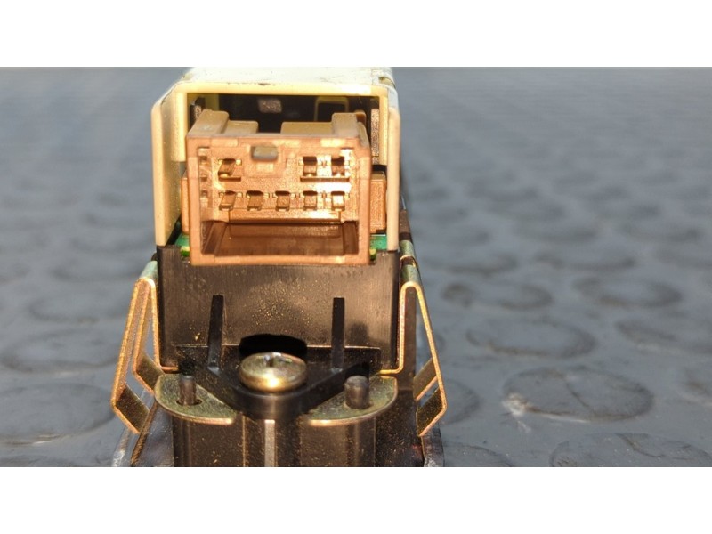 Recambio de mando elevalunas trasero derecho para mitsubishi l 200 (k6/7) 2.5 turbodiesel referencia OEM IAM 513831  