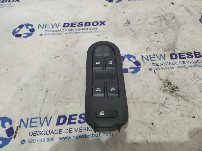 Recambio de mando elevalunas delantero izquierdo para renault megane ii classic berlina 1.5 dci diesel referencia OEM IAM   