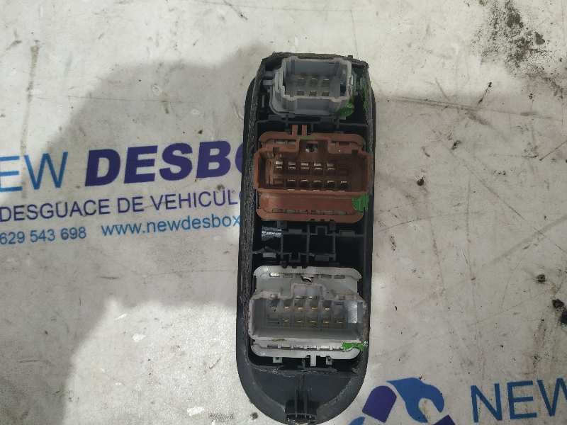 Recambio de mando elevalunas delantero izquierdo para renault megane ii classic berlina 1.5 dci diesel referencia OEM IAM   