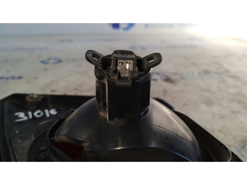 Recambio de piloto porton izquierdo para nissan primera berlina (p11) 2.0 turbodiesel cat referencia OEM IAM 89020318  