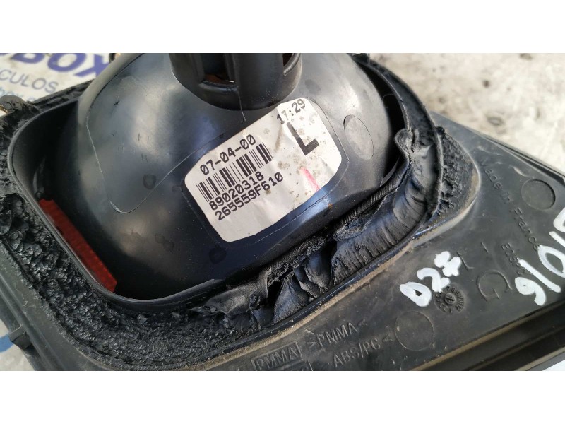 Recambio de piloto porton izquierdo para nissan primera berlina (p11) 2.0 turbodiesel cat referencia OEM IAM 89020318  