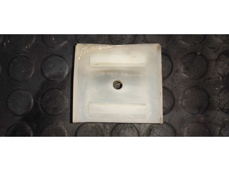 Recambio de luna delantera izquierda para mercedes-benz clase s (w126) berlina+coupe sec 500 referencia OEM IAM 1267250897  