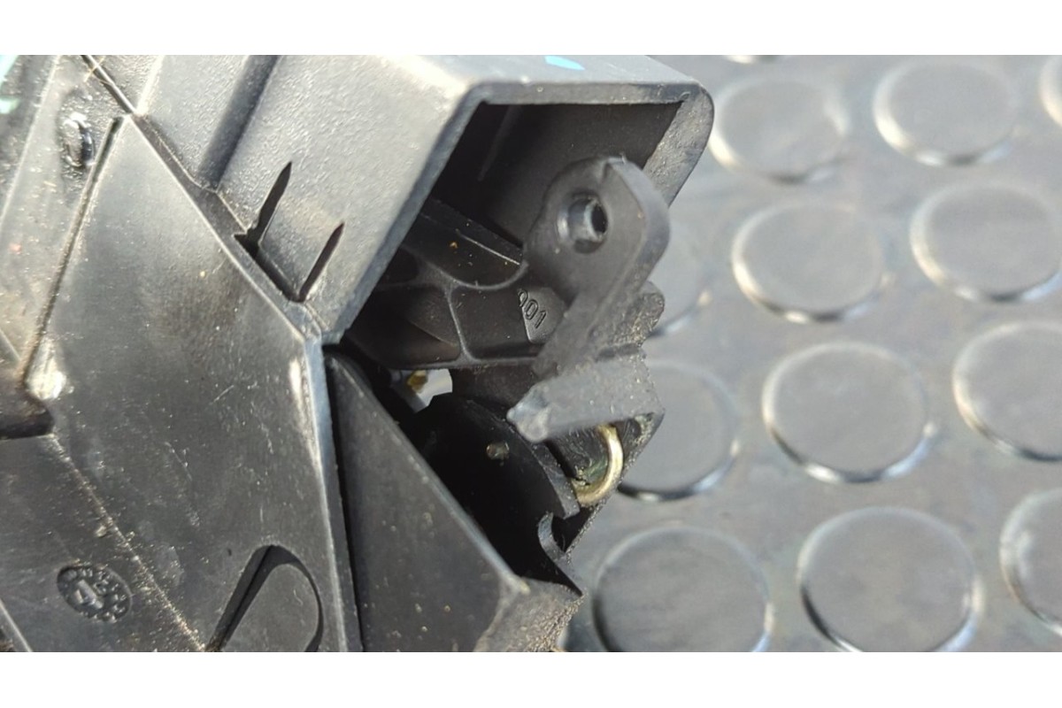 Recambio de cerradura puerta delantera izquierda para mercedes-benz clase clk (w208) coupe 2.0 16v cat referencia OEM IAM 208720