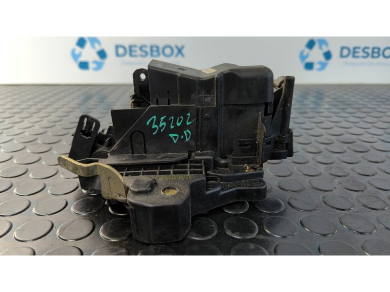 Recambio de cerradura puerta delantera derecha para mercedes-benz clase clk (w208) coupe 2.0 16v cat referencia OEM IAM 20872004